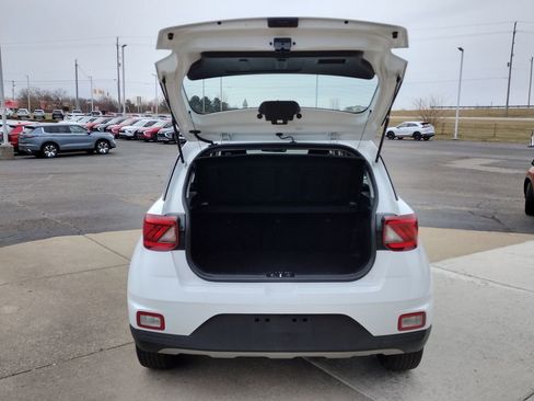 Used 2024 Hyundai Venue SEL image 16