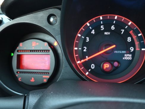 Used 2015 Nissan 370Z NISMO image 60