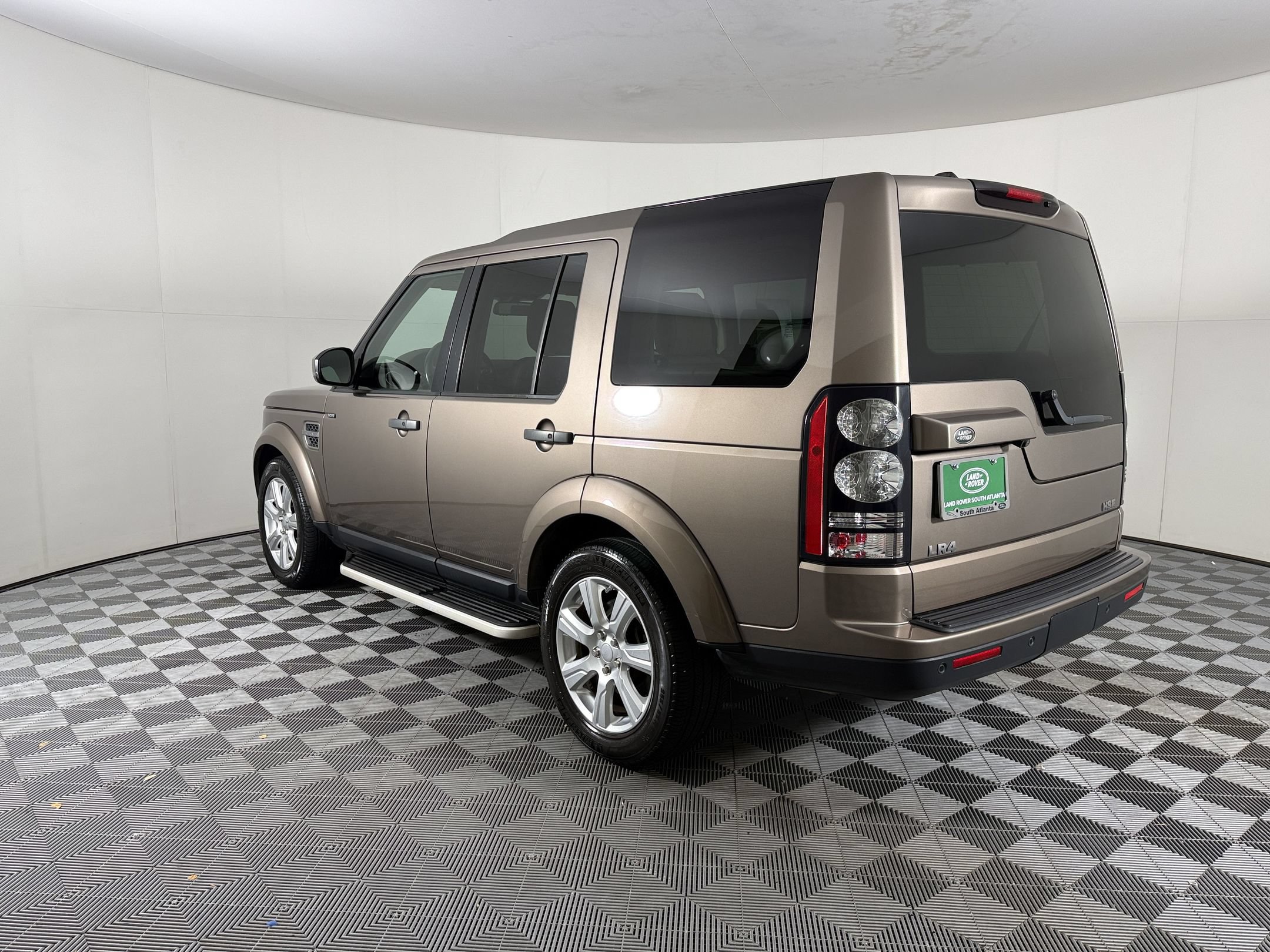Used 2015 Land Rover LR4 HSE AWD/4WD image 3