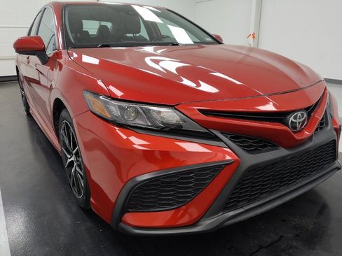 Used 2021 Toyota Camry SE image 14