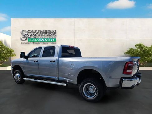 Used 2024 RAM 3500 Tradesman w/ Chrome Appearance Group AWD/4WD image 3