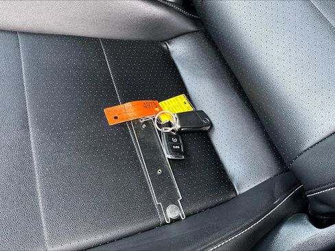 Used 2021 Volkswagen Tiguan SE R-Line image 14