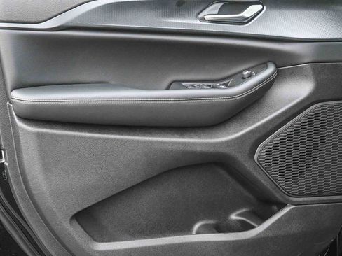 New 2025 Jeep Grand Cherokee Altitude image 16