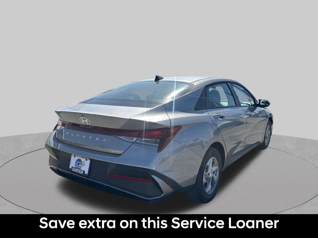 Used 2026 Hyundai Elantra SE FWD image 6