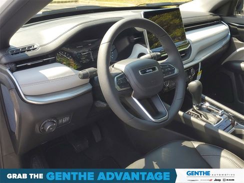 Used 2025 Jeep Compass Limited w/ Sun & Sound Group image 9