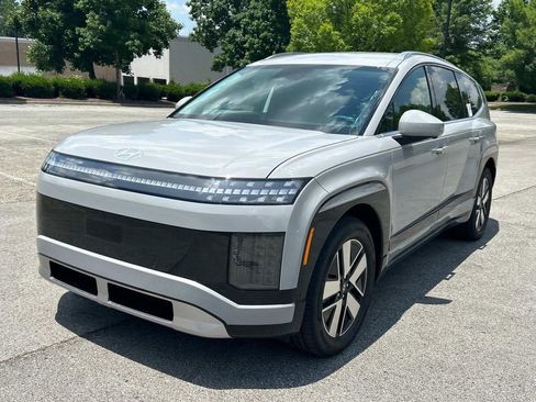 New 2026 Hyundai Ioniq 9 SEL image 3