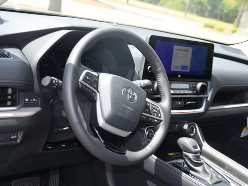 New 2026 Toyota Grand Highlander FWD image 4