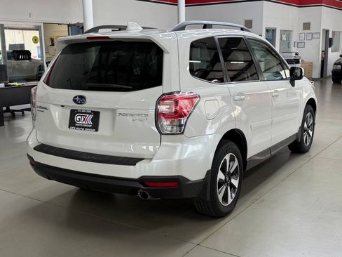 Used 2017 Subaru Forester 2.5i Limited AWD/4WD image 2