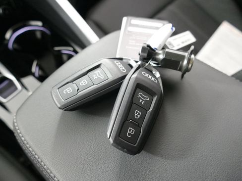 Certified 2025 Audi Q5 Premium w/ Convenience Package AWD/4WD image 23