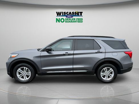 Used 2023 Ford Explorer XLT AWD/4WD image 2