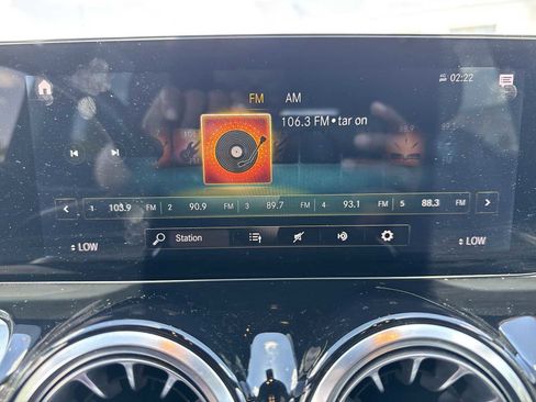 Used 2022 Mercedes-Benz GLB 250 image 30