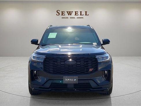 Used 2025 Ford Explorer ST RWD image 8