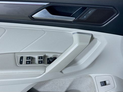 Certified 2022 Volkswagen Tiguan SE R-Line image 11