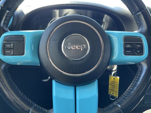 Used 2017 Jeep Wrangler Unlimited Sahara AWD/4WD image 13