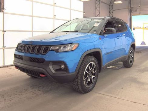 Used 2025 Jeep Compass Trailhawk AWD/4WD image 1