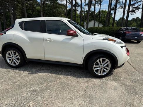 Used 2015 Nissan Juke SV FWD image 3