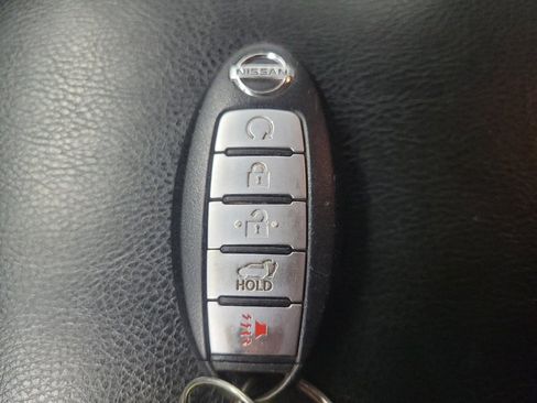 Used 2018 Nissan Pathfinder SL image 32