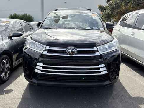 Used 2019 Toyota Highlander LE FWD image 2