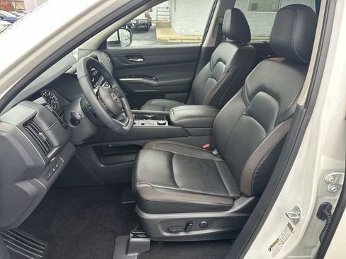 Certified 2023 Nissan Pathfinder SL image 12