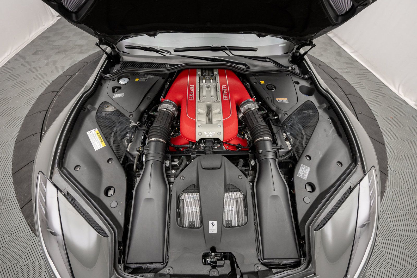 Used 2020 Ferrari 812 Superfast RWD image 45
