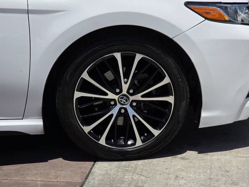 Used 2019 Toyota Camry SE w/ Carpet Mat Package FWD image 13