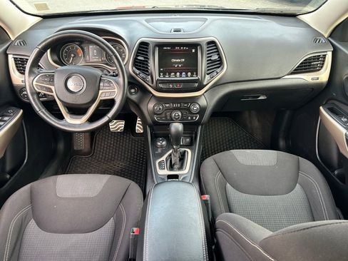 Used 2017 Jeep Cherokee Latitude w/ Comfort/Convenience Group image 32