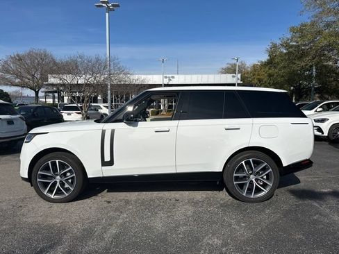 Used 2025 Land Rover Range Rover SE AWD/4WD image 4