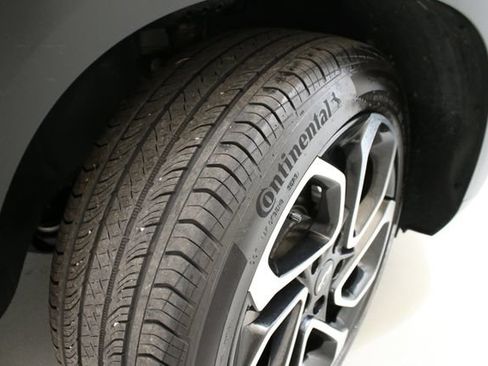 Used 2024 Chevrolet Trax RS w/ Sunroof Package FWD image 36