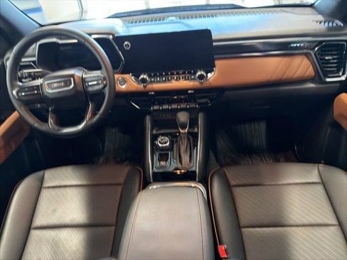 Used 2025 GMC Canyon AT4 w/ AT4 Premium Package image 18