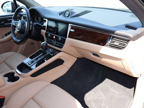 Certified 2026 Porsche Macan AWD/4WD image 28