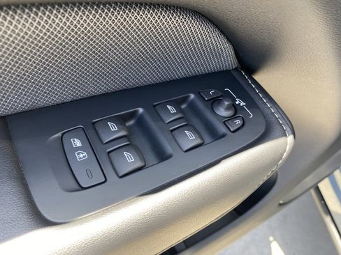 Used 2022 Volvo XC60 T8 R-Design w/ Advanced Package image 30