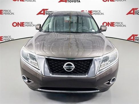 Used 2016 Nissan Pathfinder Platinum image 2