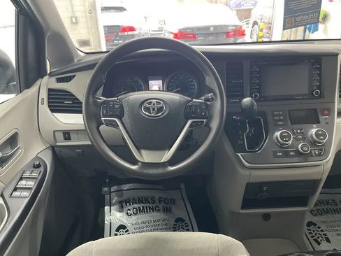 Used 2020 Toyota Sienna LE image 10