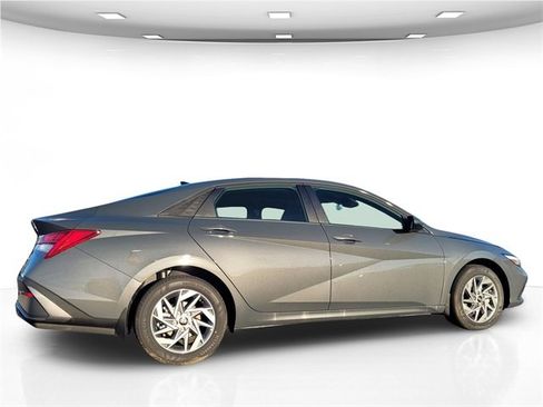 New 2026 Hyundai Elantra Blue image 10