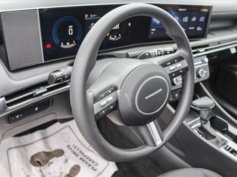 Certified 2025 Hyundai Tucson SE image 10