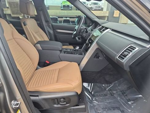 Used 2024 Land Rover Discovery Dynamic SE AWD/4WD image 21
