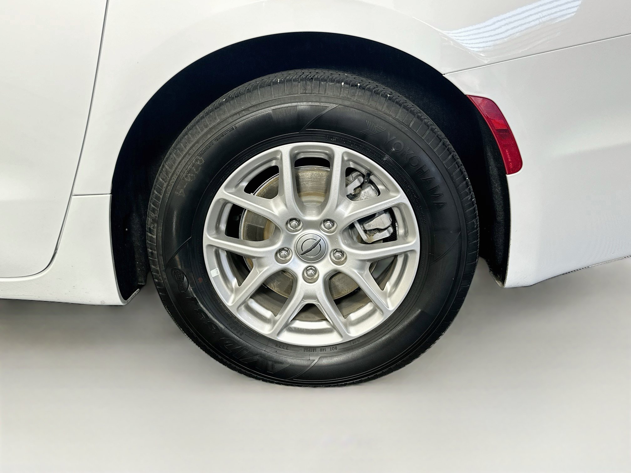 Used 2025 Chrysler Pacifica Select FWD image 11