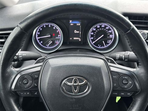 Used 2020 Toyota Camry SE image 18