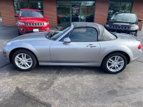 Used 2011 MAZDA MX-5 Miata Sport image 8