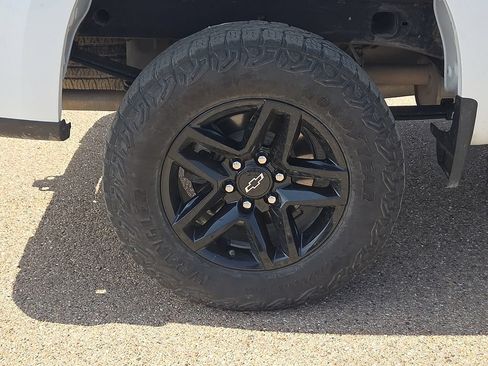 Used 2025 Chevrolet Silverado 1500 Custom Trail Boss AWD/4WD image 13