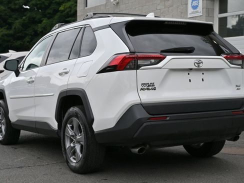 Used 2022 Toyota RAV4 XLE AWD/4WD image 3