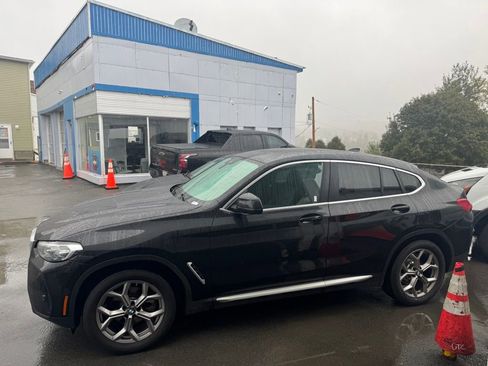 Used 2023 BMW X4 xDrive30i w/ Premium Package image 2