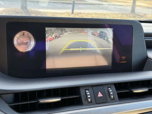 Used 2020 Lexus ES 300h w/ Premium Package image 11