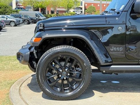 Used 2024 Jeep Gladiator Sport AWD/4WD image 12