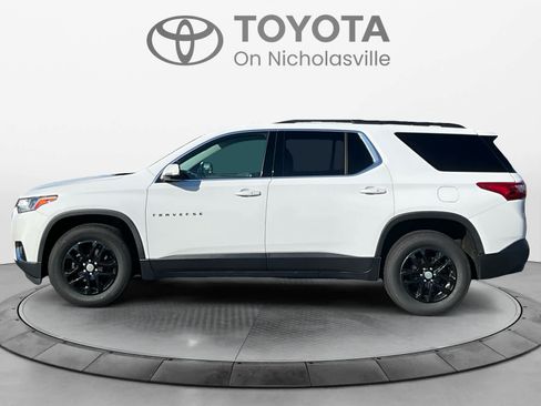 Used 2019 Chevrolet Traverse LT FWD image 2