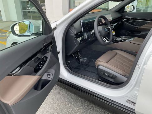 New 2026 BMW 530i w/ Executive Package RWD image 31