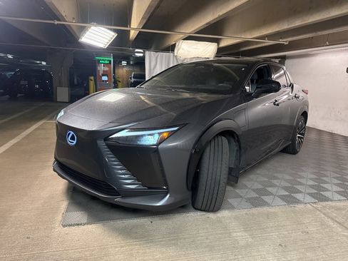 Used 2023 Lexus RZ 450e Premium image 3