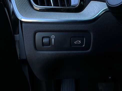 Used 2022 Volvo XC60 B5 Inscription w/ Advanced Package image 24