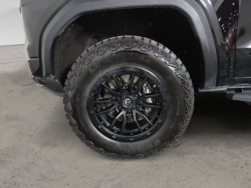 Used 2023 GMC Canyon AT4 w/ AT4 Premium Package AWD/4WD image 9