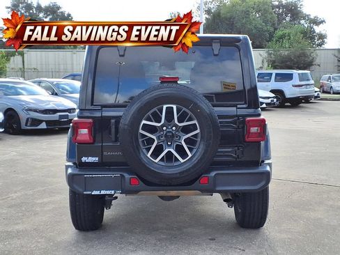 Used 2025 Jeep Wrangler Unlimited Sahara AWD/4WD image 8